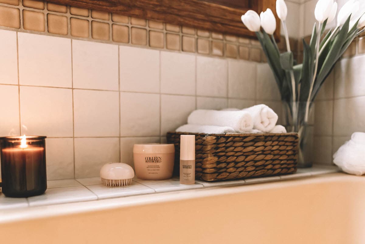 Beauty Blogger Karina Reske | Colleen Rothschild Hair set | Bath tub pictures inspo