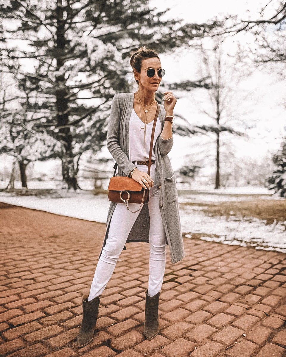 Fashion Blogger Karina Style Diaries | white outfit | chloe faye cognac | necklace layering | fashion accesories | Bracelet stack 