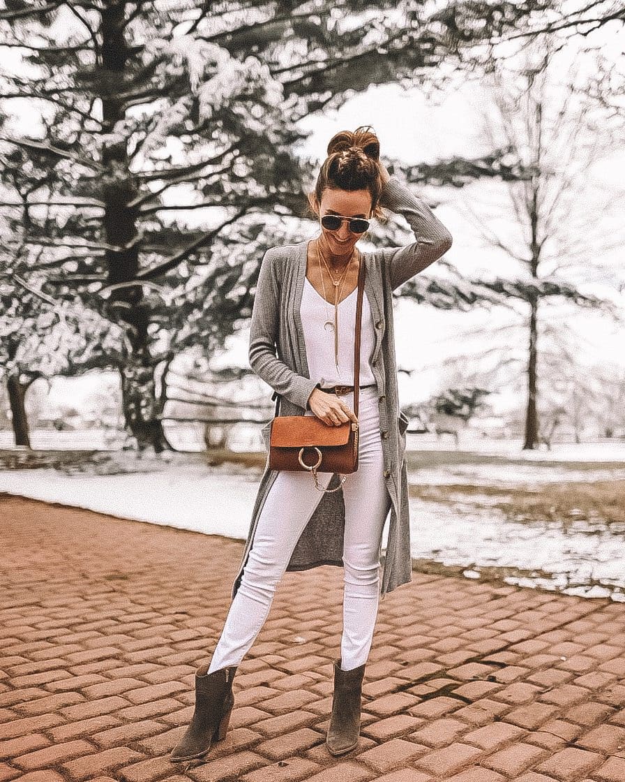 Fashion Blogger Karina Style Diaries | white outfit | chloe faye cognac | necklace layering | fashion accesories | Bracelet stack 