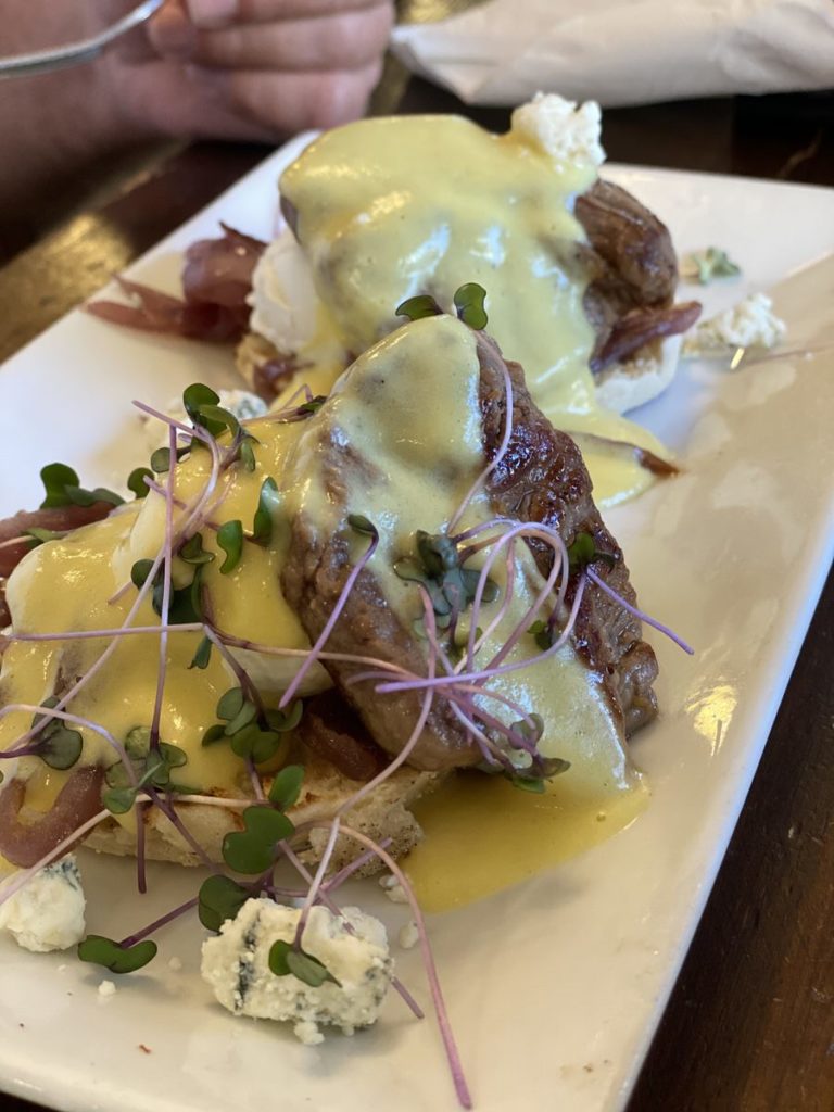 Watusi Cafe Eggs Benedict