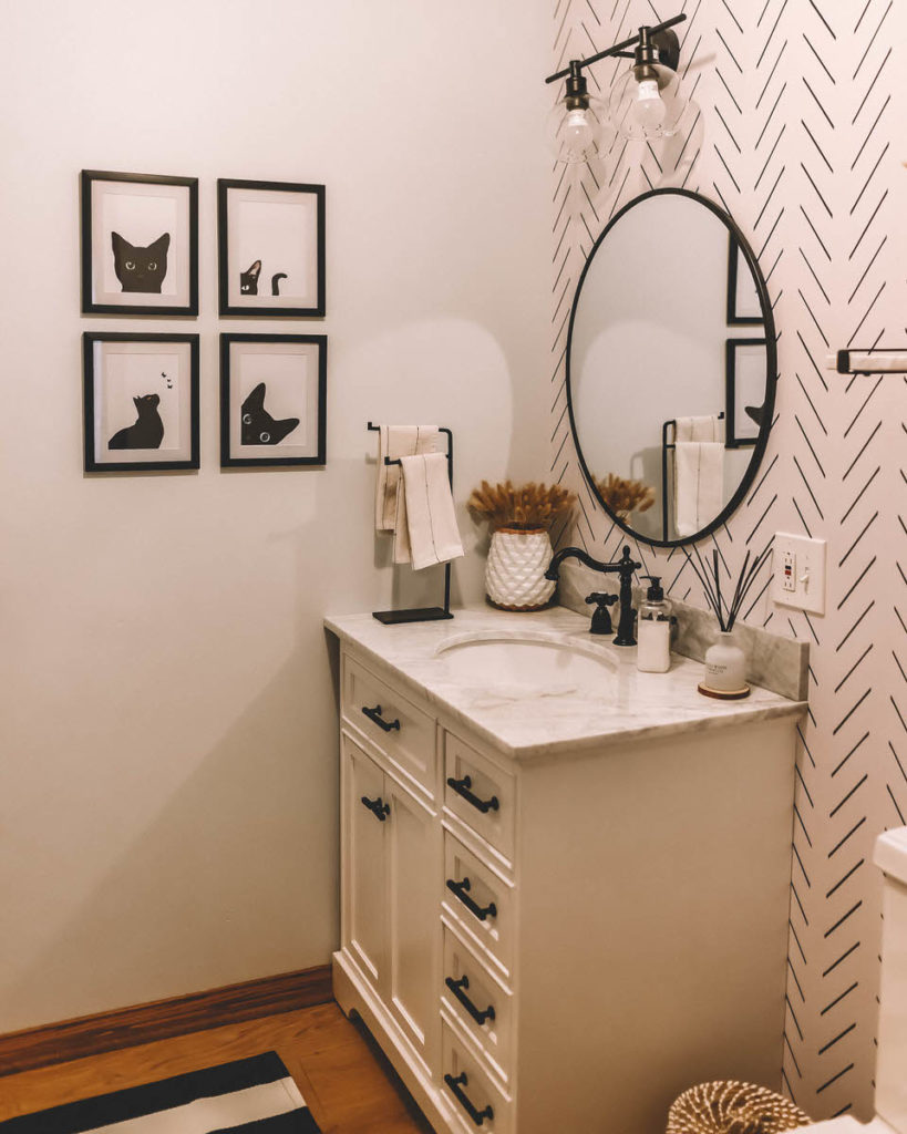 Black and White Bathroom Makeover 