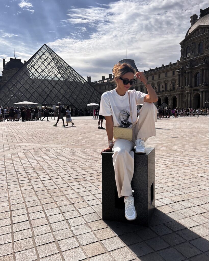 what to wear while walking around Paris - trousers, sneakers, and a graphic t-shirt