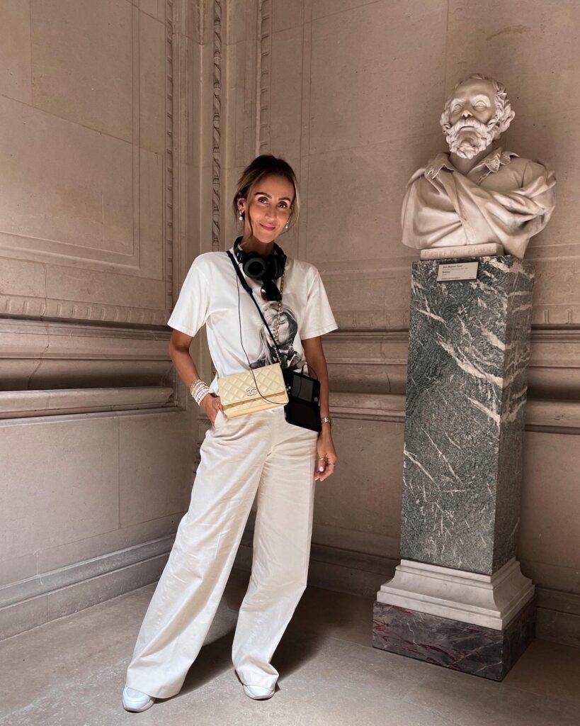 what to wear while walking around Paris - trousers and an oversized graphic tee