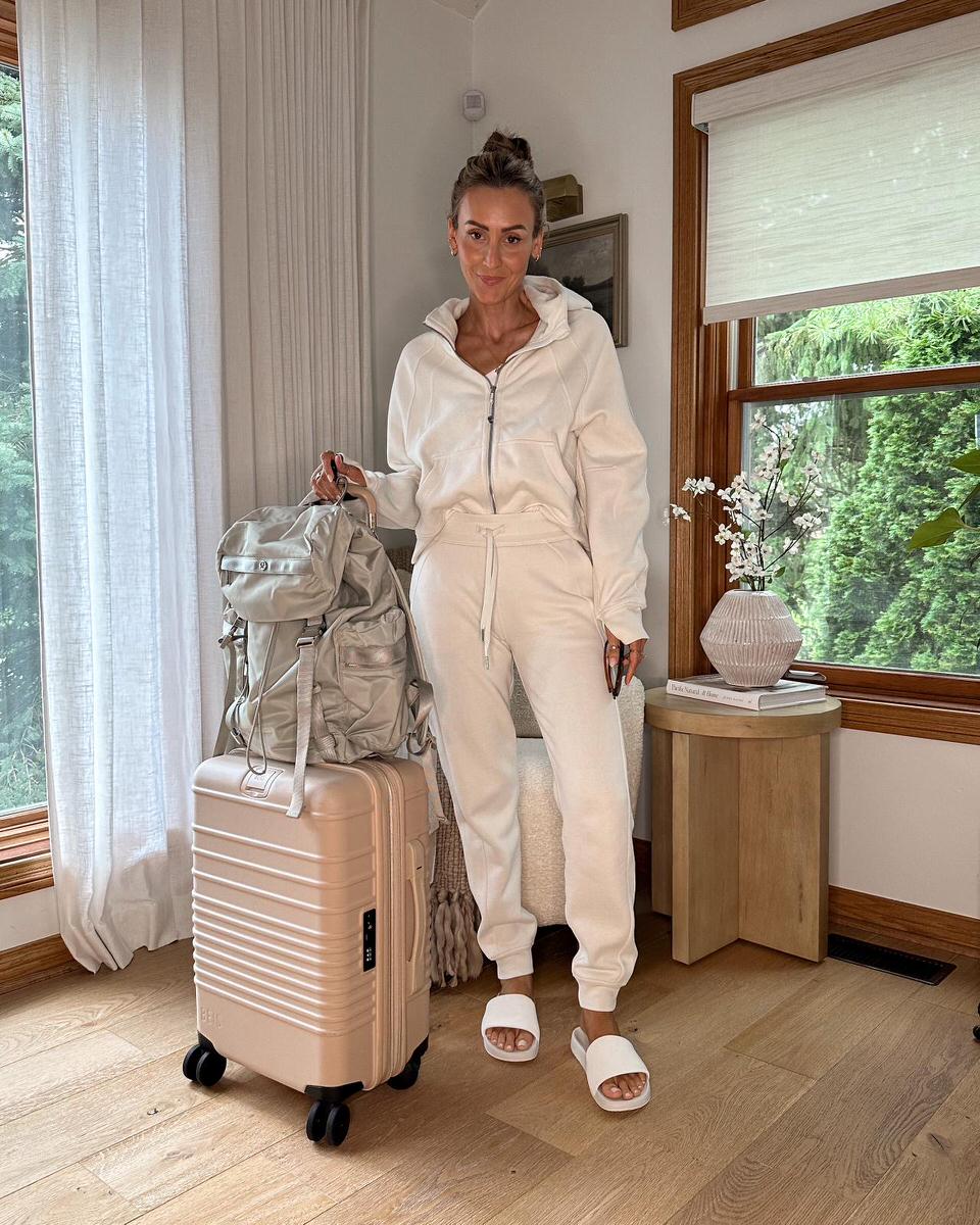 Lululemon scuba travel outfit