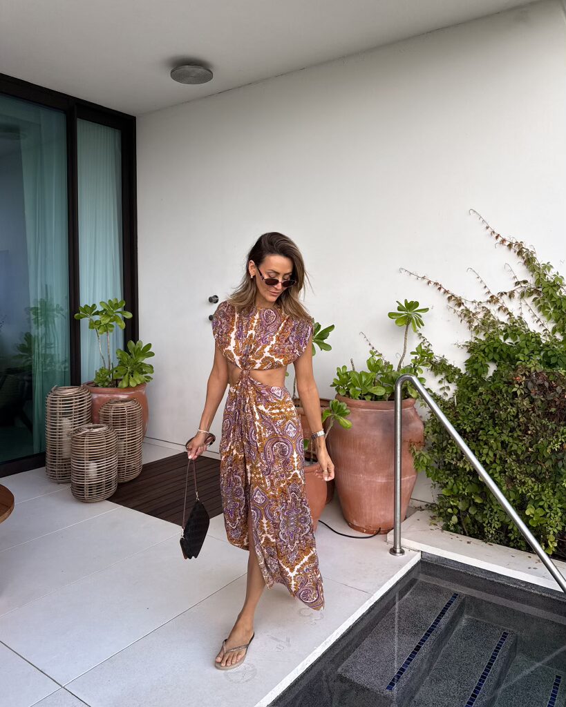 mexico outfit - maxi dress, flip flops, and sunglasses 