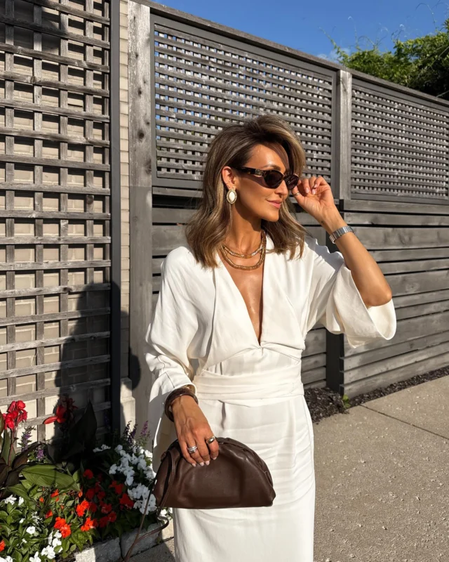 Still in celebration mode over here! This past weekend I got to celebrate my with friends and here’s what I wore for my bday dinner 🎂🥂✨

Comment SHOP and I’ll send you a DM with all of the links to shop 💫 you can always check my stories for direct links, highlights or shop via link in my bio! 

Zara crepe midi flowy dress, bold bangle bracelets, summer chic outfit, dinner outfit inspo 

https://liketk.it/5kA8y

Ainda comemorando meu aniver! Hehe até quando alguém disser que não vale mais! 😂🥳