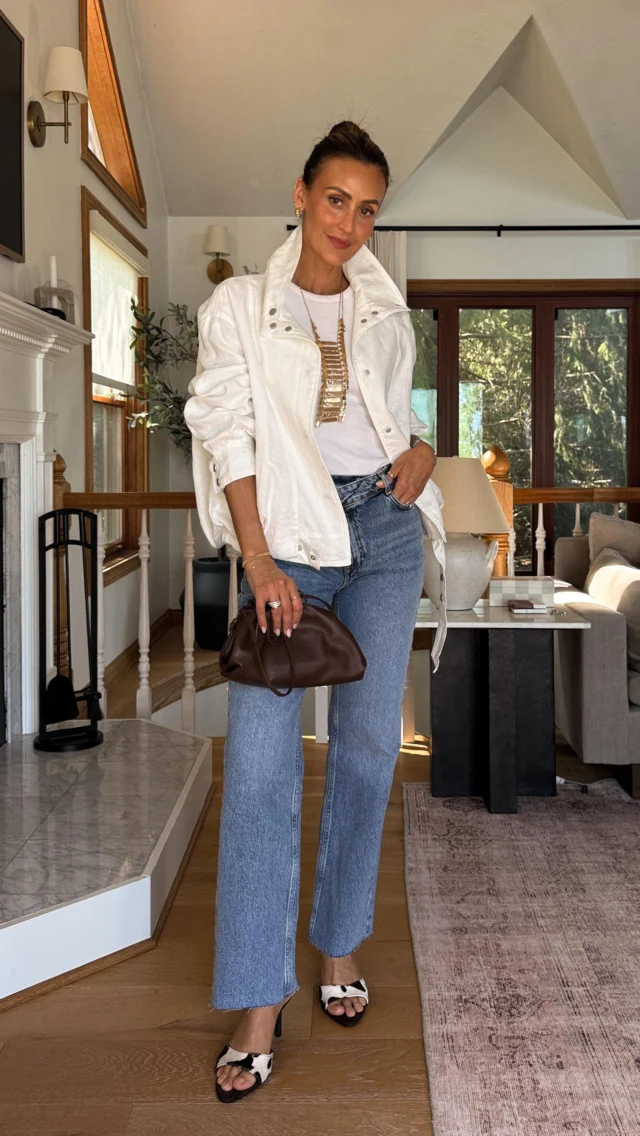 Zara Haul Vol. 11 - the jackets are a whole vibe of their own! Keeping them all 🙌🏽✨

Comment ZARA and I’ll send you a DM with all of the links to shop 💫 you can always check my stories for direct links, highlights or shop via link in my bio! 

Zara barrel jeans, fringe top, oversized bomber jackets, linen cropped pants, cow hide sandals, Zara haul 

https://liketk.it/5kZtx

Últimas compritchas da Zara volume 1