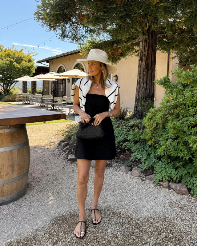 The ultimate classic wine tasting outfit 🖤🍷 this is what I wore to our last day in @sonomacounty for our @coppolawine tour and @stfranciswinery - the weather is cool in the morning and night and hot in the afternoon. Carrying a sweater was a must! 

Comment WINE TASTING and I’ll send you a DM with all of the links to shop 💫 you can always check my stories for direct links, highlights or shop via link in my bio! 

Mini linen LBD, stripped sweater, gold toe ring slide flats, straw hat, wine tasting outfit, summer chic outfit 

https://liketk.it/5ltth

O look do último dia de degustação de vinhos em Sonoma. O clima de lá é perfeito, mais friozinho de manhã e à noite e esquentando a tarde! Delicia!!!