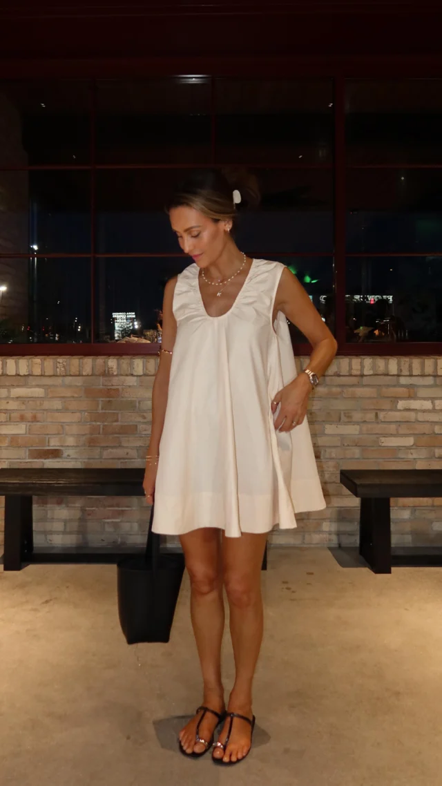 Family night out outfit 💛🍜🍽️

Comment SHOP and I’ll send you a DM with all of the links to shop 💫 you can always check my stories for direct links, highlights or shop via link in my bio! 

Mini flowy dress, slide flats, north South Park bag, summer outfit 

https://liketk.it/5lyCq

Lookinho de jantar com a família!!