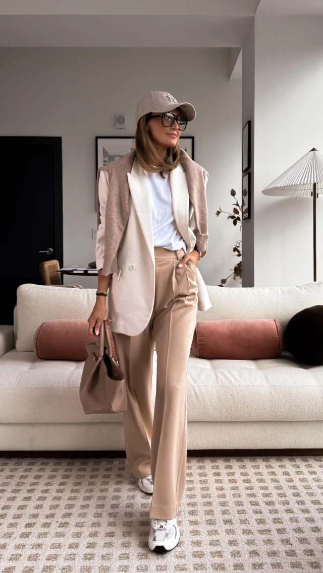 Day 2 of 7 Pinterest Inspired outfits - transitioning weather edition 🫶🏽 trouser, blazer and cashmere sweater 

Comment PINTEREST and I’ll send you a DM with all of the links to shop 💫 you can always check my stories for direct links, highlights or shop via link in my bio! 

Favorite daughter favorite trouser in petite, Zara oversized blazer, quince cashmere sweater, new balance, Demellier medium New York tote 
https://liketk.it/5lObV

Segundo dia de looks inspirados pelo Pinterest.