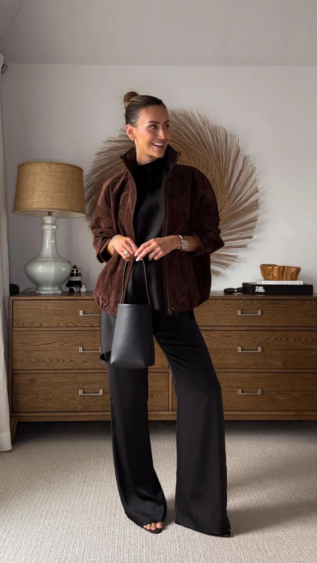 Zara Haul Vol. 12 🤎 all about mixing textures with the yummiest suede jacket paired with delicate pieces like silk and organza! 

Comment ZARA and I’ll send you a DM with all of the links to shop 💫 you can always check my stories for direct links, highlights or shop via link in my bio! 

Silk sets, high collar suede jacket, cow print sandals and organza dress - shop here: https://liketk.it/5m9lb

Últimos Achadinhos da Zara volume 12 - muita seda e chamois!