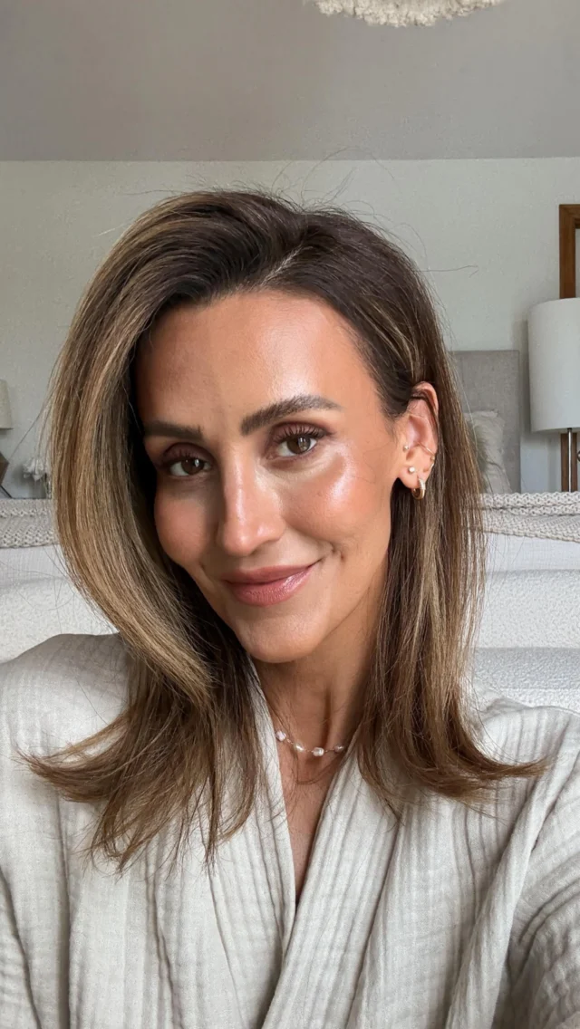 The fall beauty must-haves I swear by as a 46 year- old mom of three 🤎✨ it’s all about a dewy natural face! 

Comment BEAUTY and I’ll DM you all the shopping links and shades and product descriptions 💁‍♀️
https://liketk.it/5mn8D 

Minha rotina de cuidados com a pele e make como uma mãe de 46 anos!